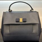 Salvatore Ferragamo Carrie in pelle colore navy